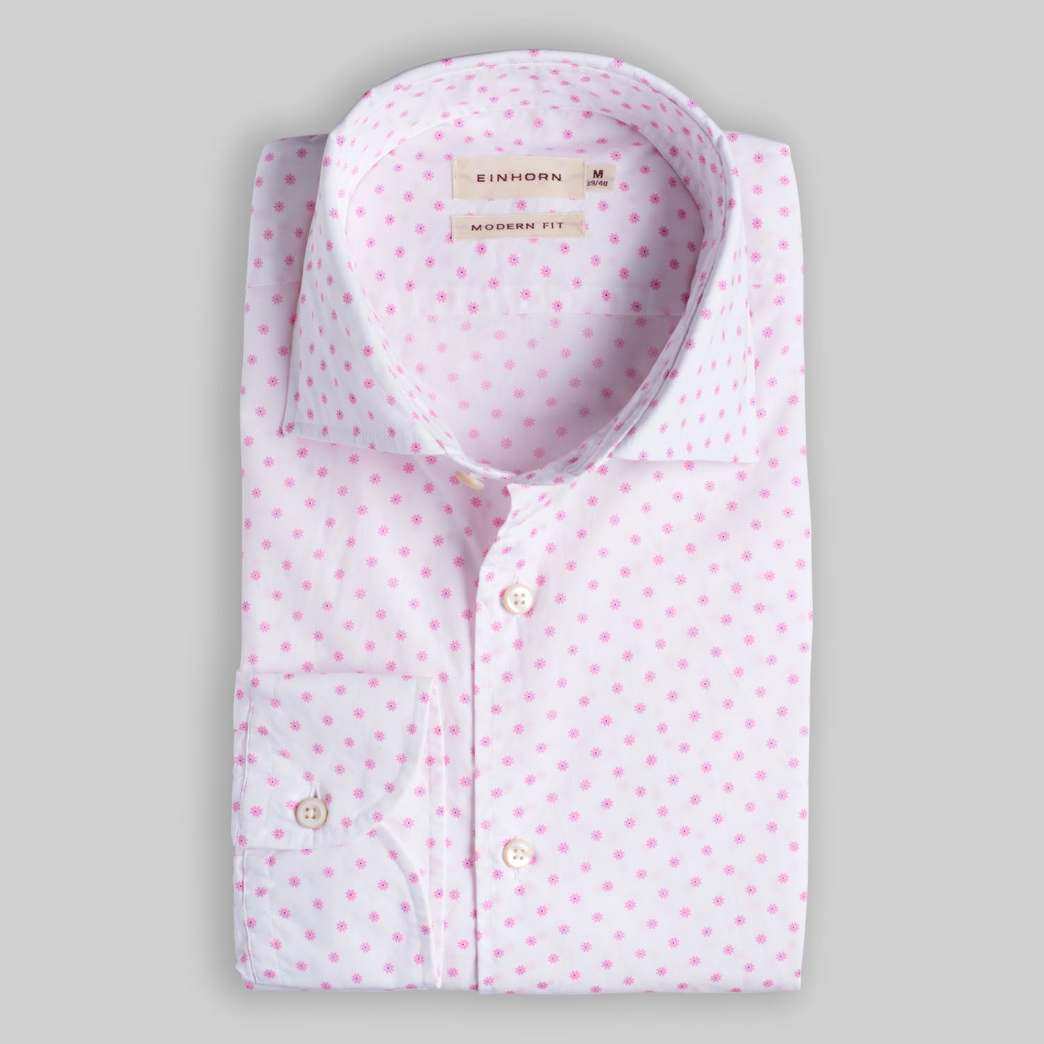 Das Einhorn Hemd Modern Fit Print Flowers Weiß/Rose kombiniert einen dezenten Blumendruck mit moderner Eleganz.