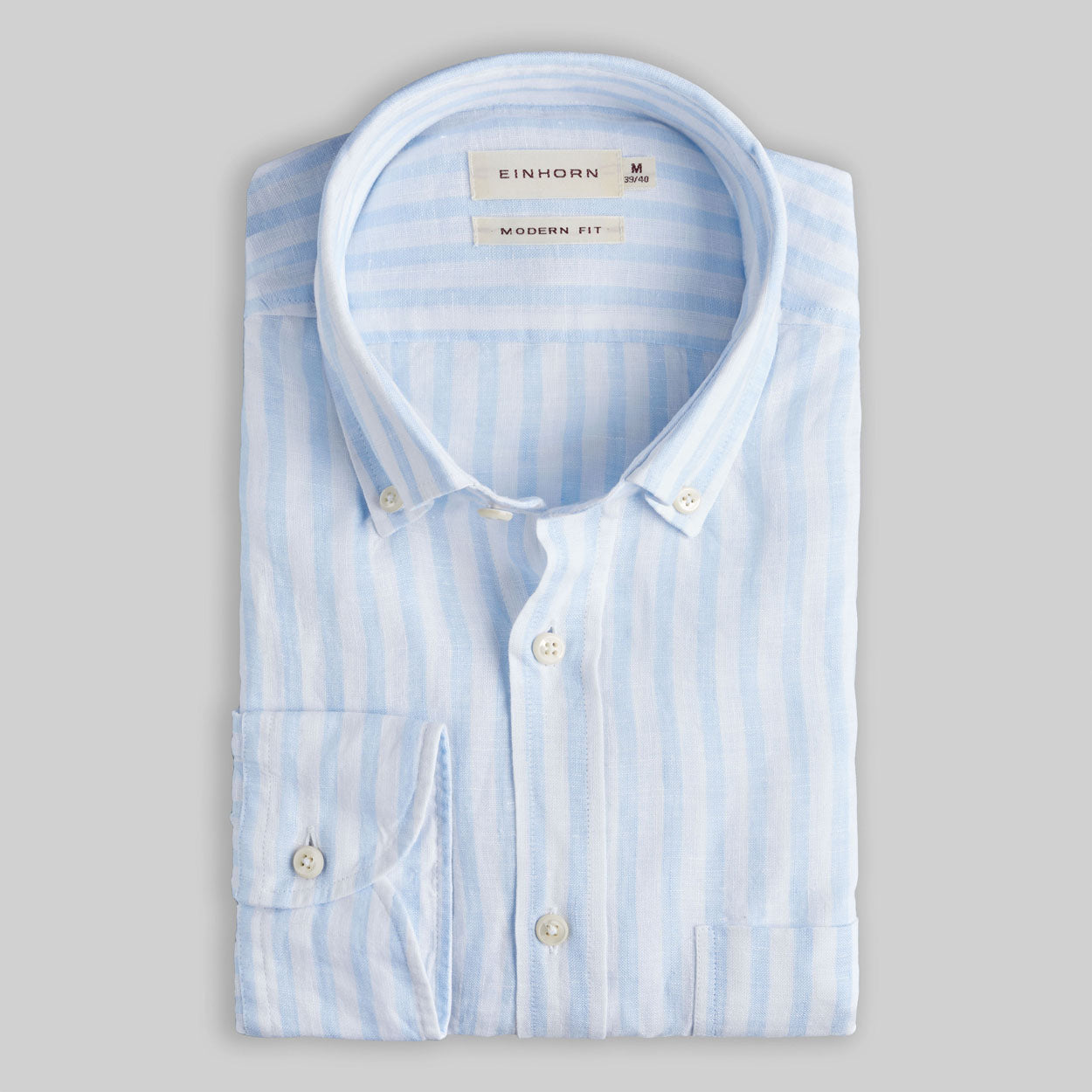 Das Einhorn Leinenhemd Hellblau Modern Fit Button Down überzeugt durch seine frische Farbgebung und den natürlichen Look.