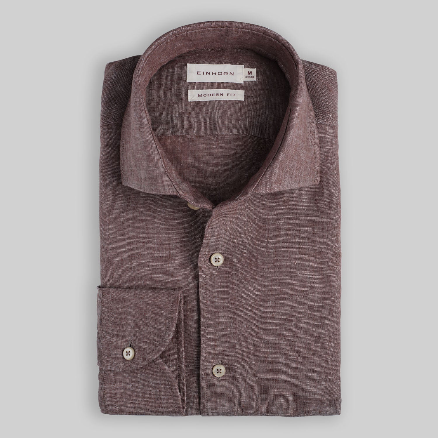 Das Einhorn Hemd Modern Fit Leinen Braun überzeugt durch seine ruhige, stilvolle Ausstrahlung und den hochwertigen Leinenstoff.