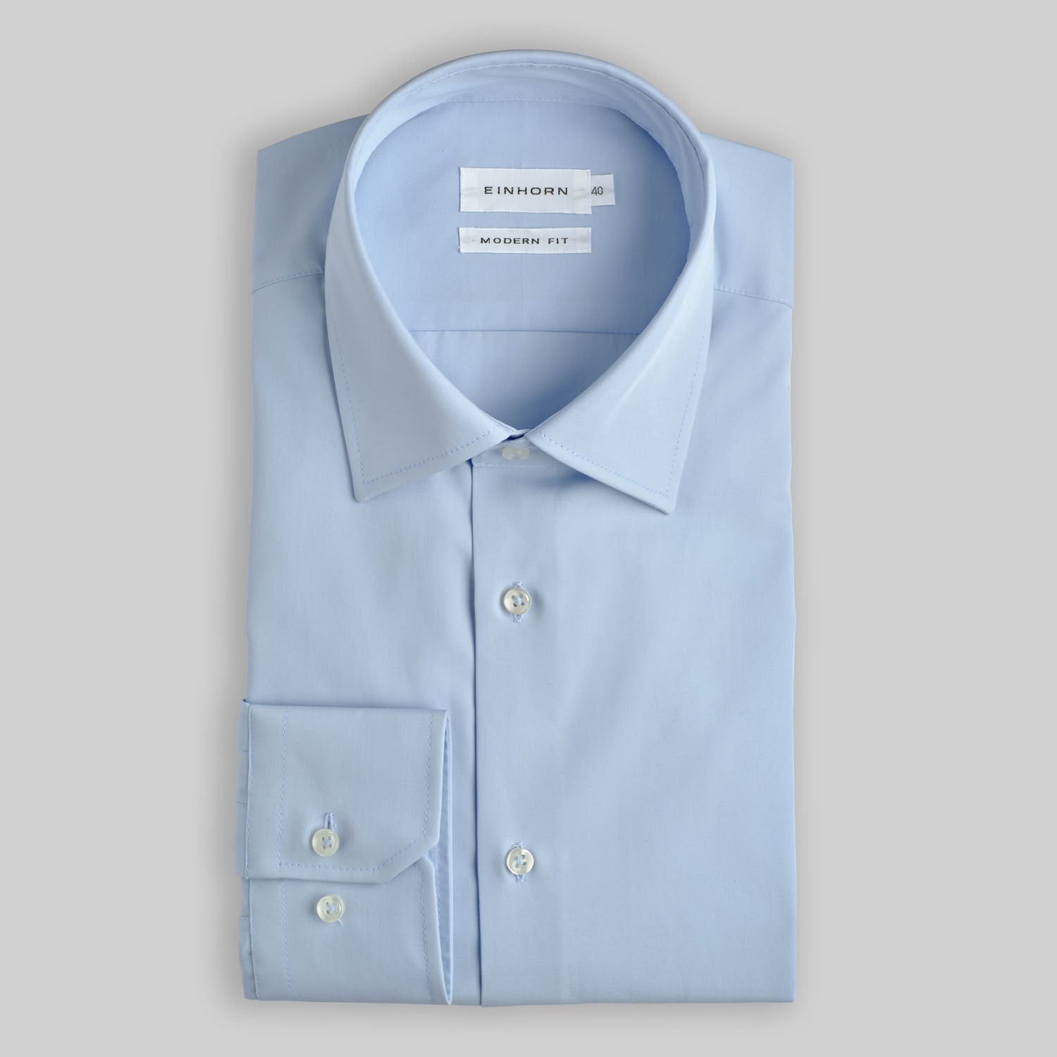 Das blaue Hemd ist ein absoluter Business-Klassiker und die ideale Basis für jede professionelle Garderobe.