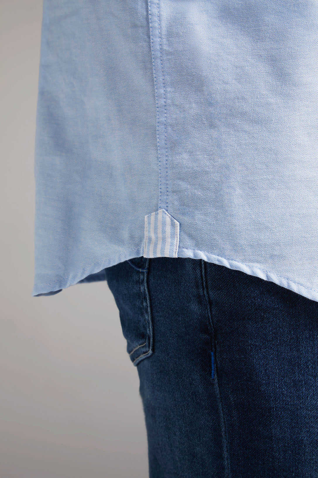 Hellblaues Oxfordhemd Modern Fit mit Kontrast