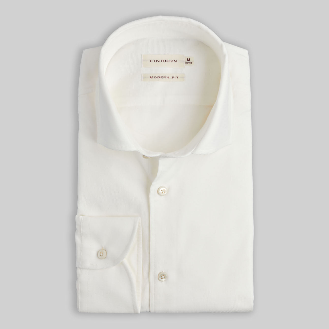 Das Einhorn Hemd Modern Fit Babykord Weiss vereint stilvolle Schlichtheit mit angenehmem Tragekomfort.