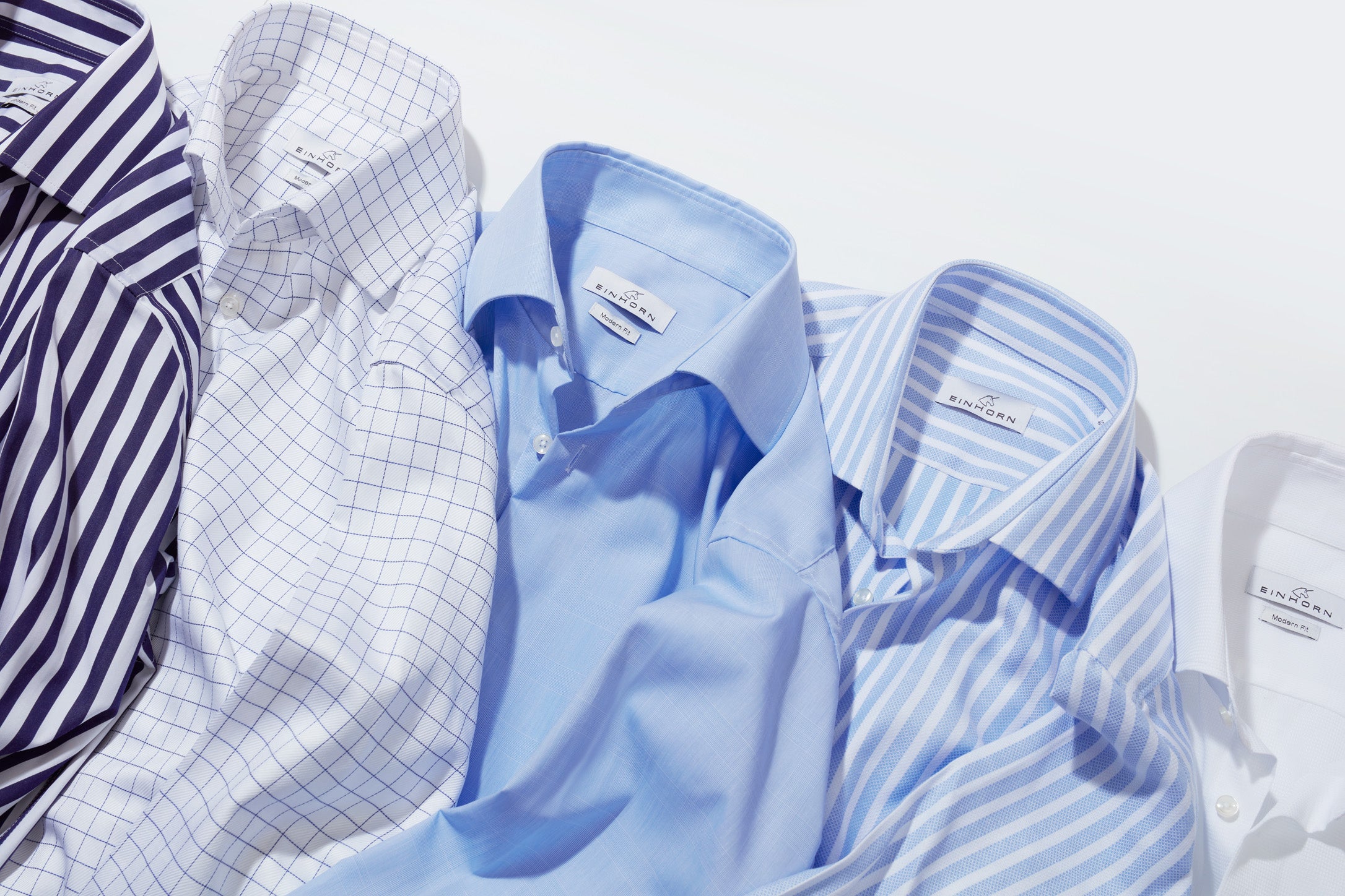 Das Einhorn Hemd Regular Fit Non Iron Karo Blau kombiniert traditionelle Musterung mit moderner Pflegeleichtigkeit.
